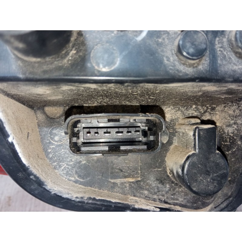 Recambio de piloto trasero derecho para renault clio iii (br0/1, cr0/1) 1.2 16v (br02, br0j, br11, cr02, cr0j, cr11) referencia 