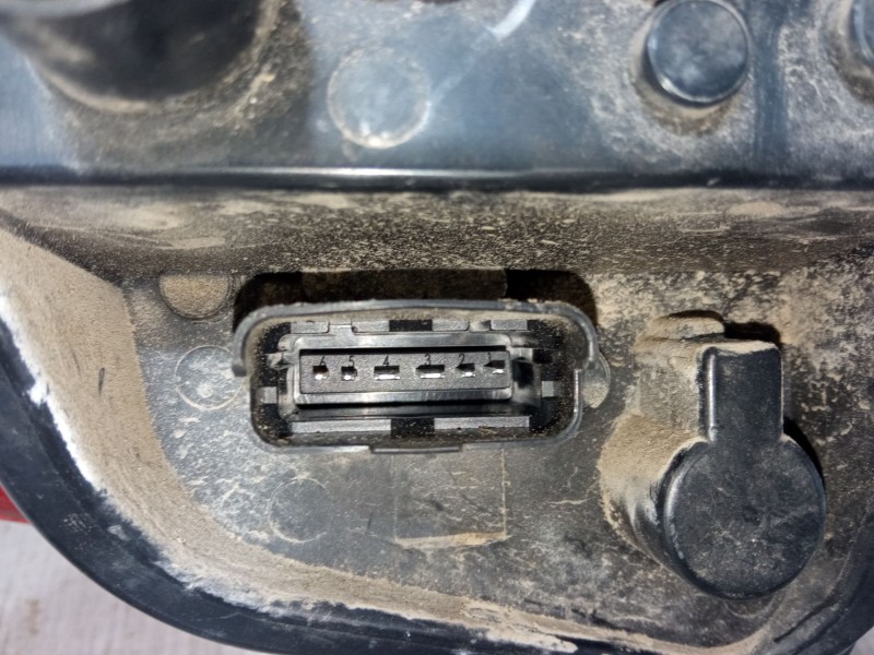 Recambio de piloto trasero derecho para renault clio iii (br0/1, cr0/1) 1.2 16v (br02, br0j, br11, cr02, cr0j, cr11) referencia 