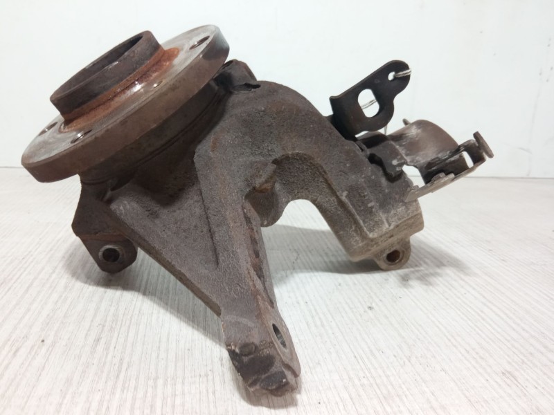 Recambio de mangueta delantera izquierda para peugeot partner caja/chasis 1.6 hdi referencia OEM IAM   