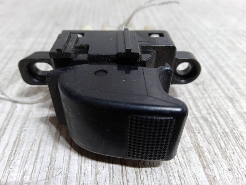 MANDO ELEVALUNAS DELANTERO DERECHO 