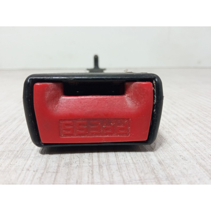 Recambio de anclaje cinturon delantero derecho para renault clio iii (br0/1, cr0/1) 1.2 16v (br02, br0j, br11, cr02, cr0j, cr11)