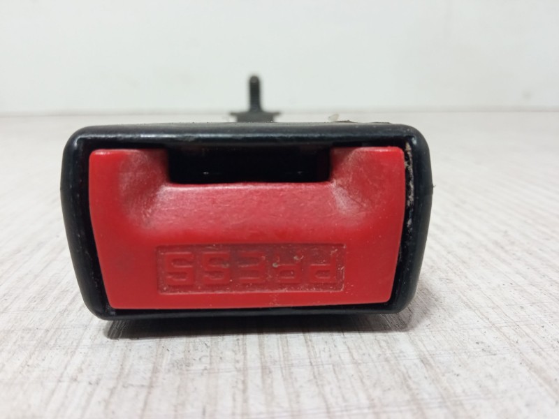 Recambio de anclaje cinturon delantero derecho para renault clio iii (br0/1, cr0/1) 1.2 16v (br02, br0j, br11, cr02, cr0j, cr11)