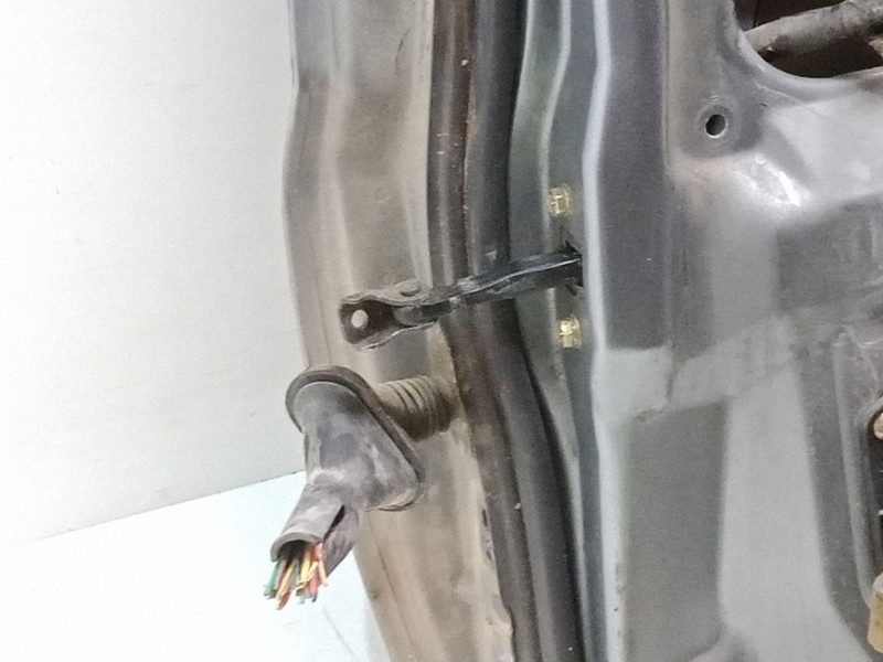 Recambio de puerta delantera derecha para mitsubishi montero io i (h6_w, h7_w) 1.8 (h76w, h66w) referencia OEM IAM   