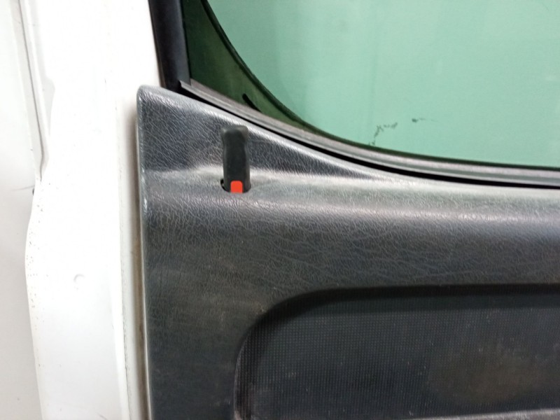 Recambio de puerta delantera izquierda para peugeot partner caja/chasis 1.6 hdi referencia OEM IAM   