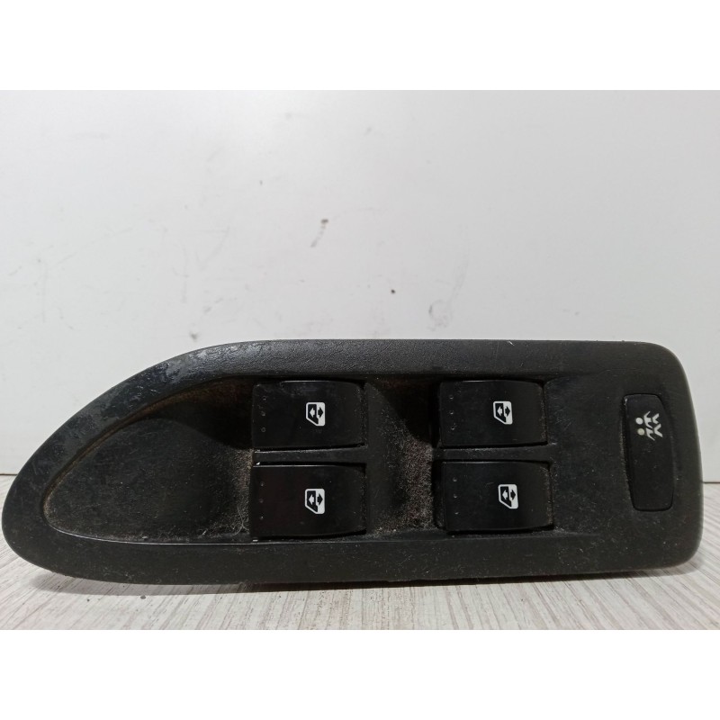 Recambio de mando elevalunas delantero izquierdo para renault laguna ii (bg0/1_) 1.9 dci (bg08, bg0g) referencia OEM IAM   