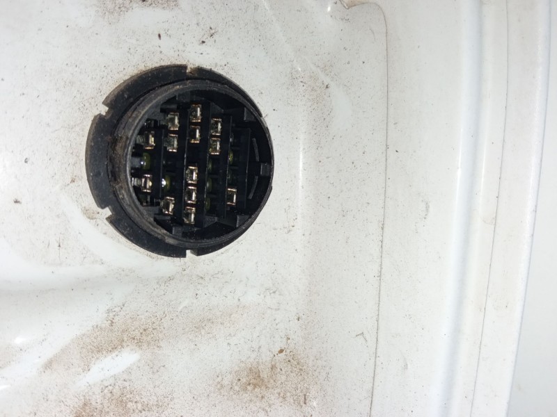 Recambio de puerta delantera izquierda para peugeot partner caja/chasis 1.6 hdi referencia OEM IAM   