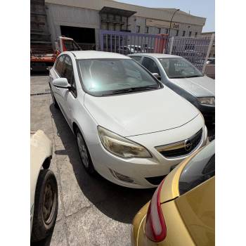 OPEL ASTRA J (P10) de desguace