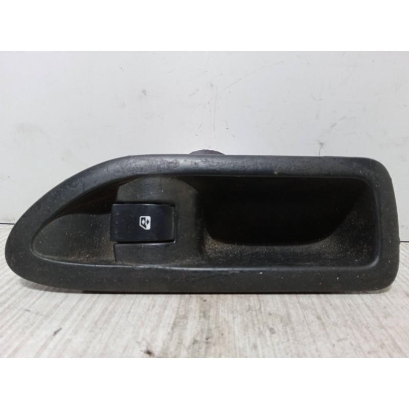 Recambio de mando elevalunas trasero izquierdo para renault laguna ii (bg0/1_) 1.9 dci (bg08, bg0g) referencia OEM IAM   