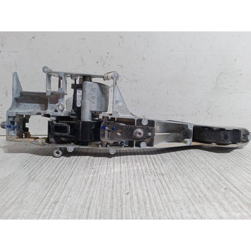 Recambio de maneta exterior puerta corredera derecha para peugeot partner tepee 1.6 bluehdi 100 referencia OEM IAM   