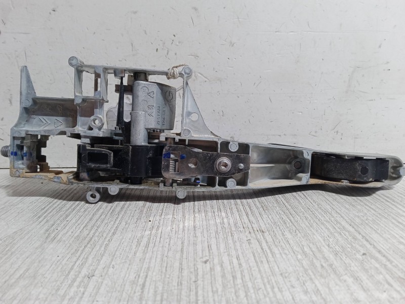 Recambio de maneta exterior puerta corredera derecha para peugeot partner tepee 1.6 bluehdi 100 referencia OEM IAM   
