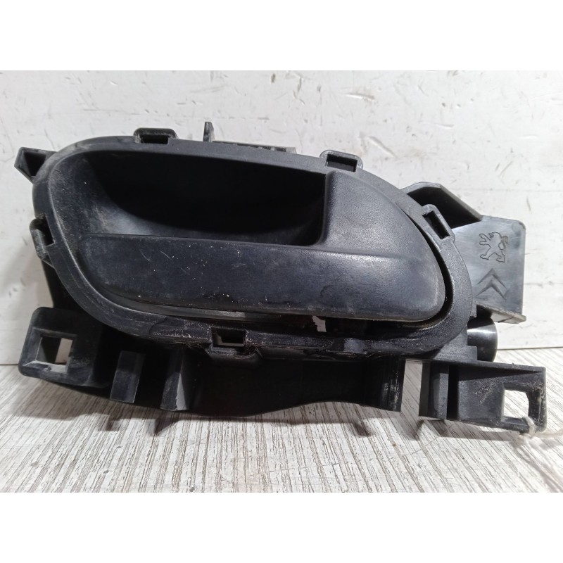 Recambio de maneta interior puerta delantera derecha para peugeot partner tepee 1.6 bluehdi 100 referencia OEM IAM 303965  
