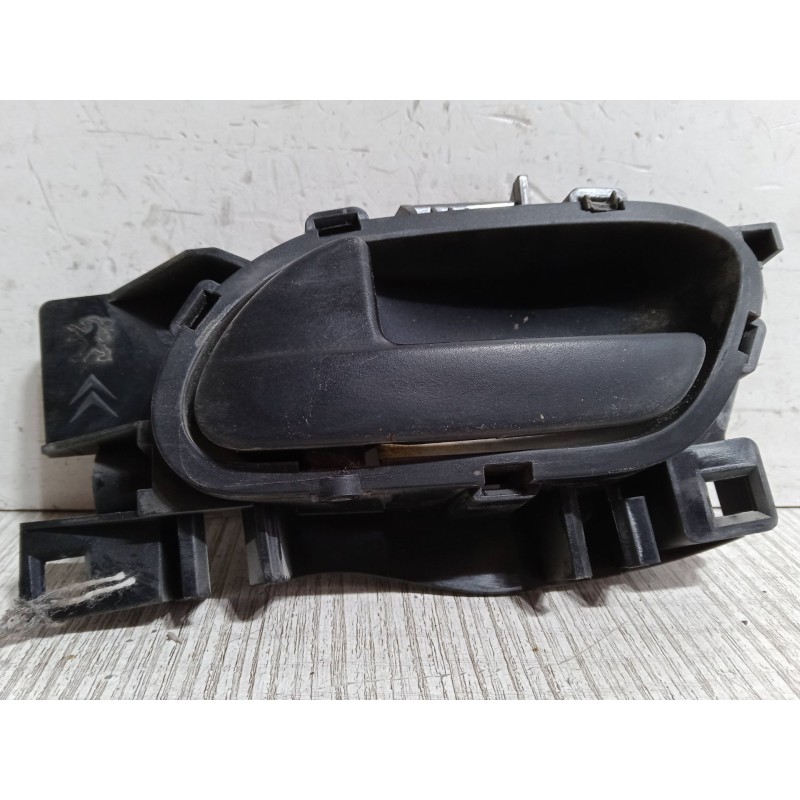 Recambio de maneta interior puerta delantera izquierda para peugeot partner tepee 1.6 bluehdi 100 referencia OEM IAM 303966  