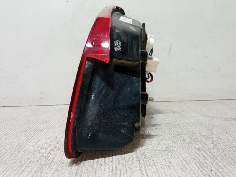 Recambio de piloto trasero porton derecho para kia carens iv 1.6 gdi referencia OEM IAM 92404A4010  