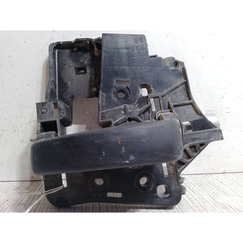 Recambio de maneta interior puerta corredera derecha para peugeot partner tepee 1.6 bluehdi 100 referencia OEM IAM 9682100677  