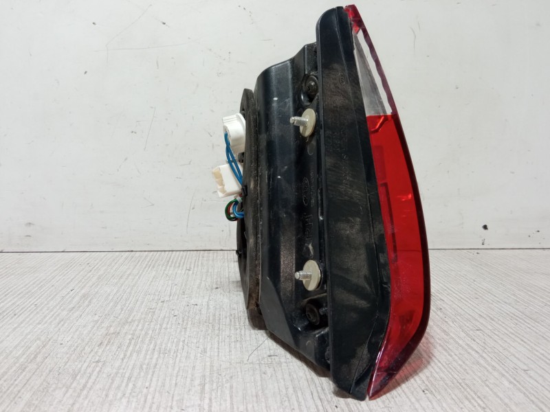 Recambio de piloto trasero porton derecho para kia carens iv 1.6 gdi referencia OEM IAM 92404A4010  