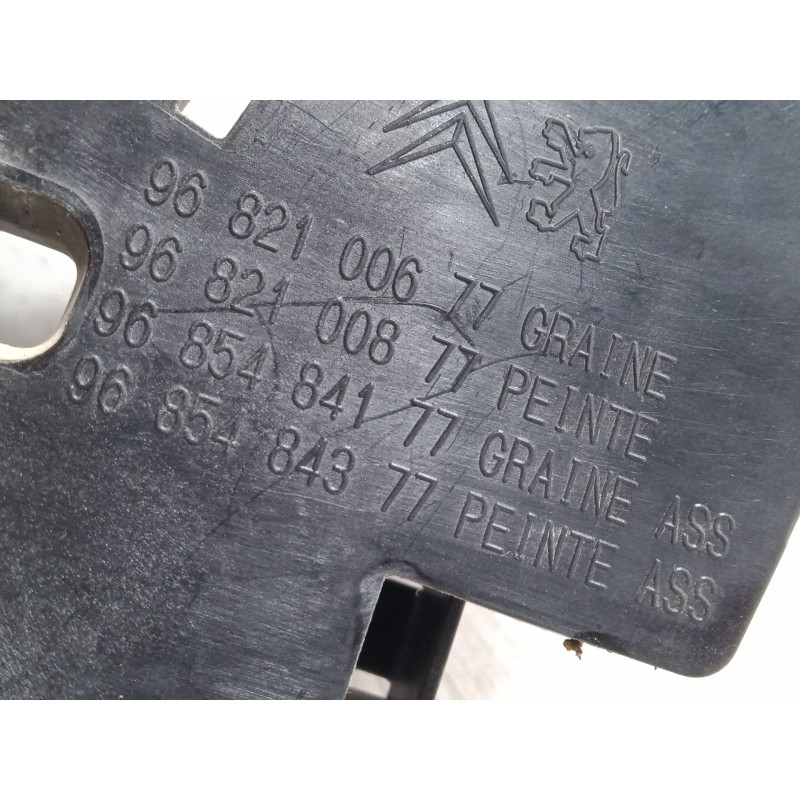 Recambio de maneta interior puerta corredera derecha para peugeot partner tepee 1.6 bluehdi 100 referencia OEM IAM 9682100677  