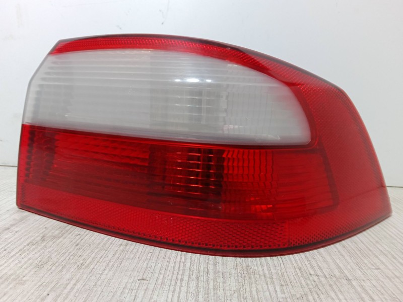 Recambio de piloto trasero derecho para renault laguna ii (bg0/1_) 1.9 dci (bg08, bg0g) referencia OEM IAM   