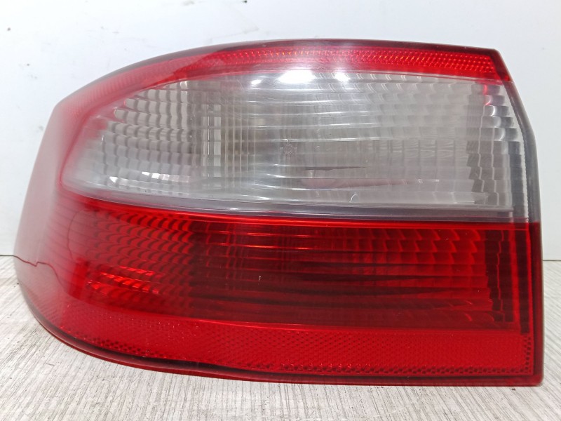 Recambio de piloto trasero izquierdo para renault laguna ii (bg0/1_) 1.9 dci (bg08, bg0g) referencia OEM IAM   