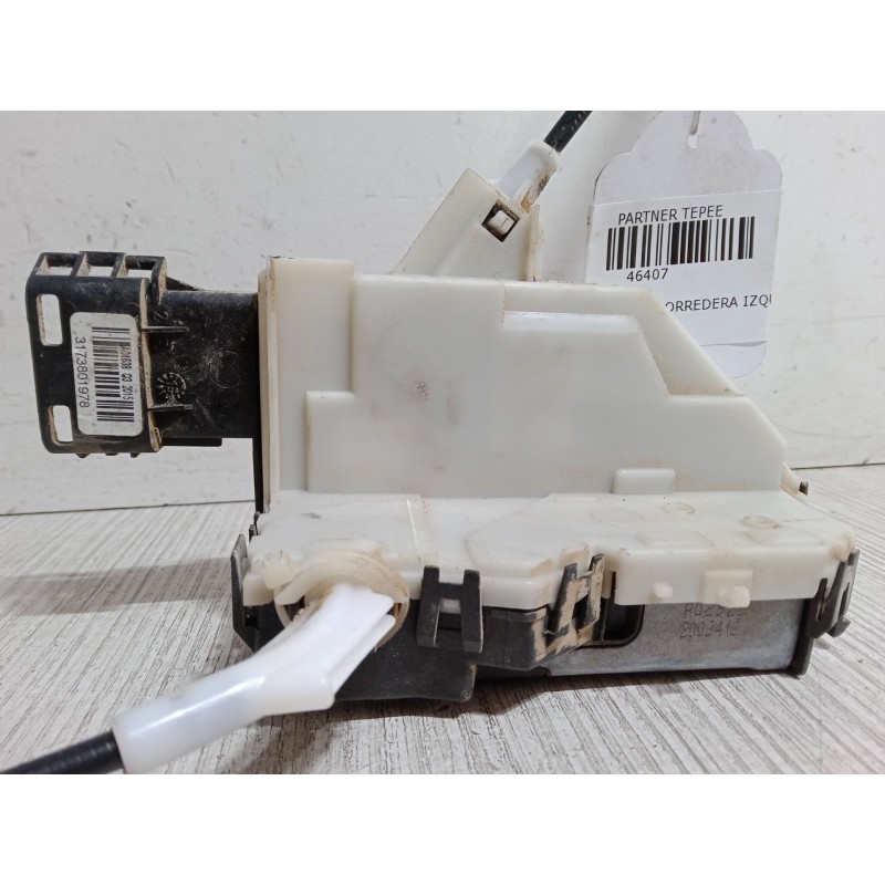 Recambio de cerradura puerta corredera izquierda para peugeot partner tepee 1.6 bluehdi 100 referencia OEM IAM 828421  
