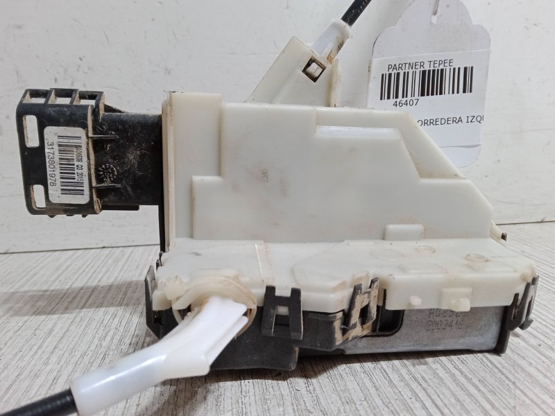 Recambio de cerradura puerta corredera izquierda para peugeot partner tepee 1.6 bluehdi 100 referencia OEM IAM 828421  