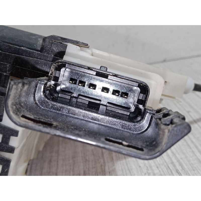 Recambio de cerradura puerta corredera izquierda para peugeot partner tepee 1.6 bluehdi 100 referencia OEM IAM 828421  