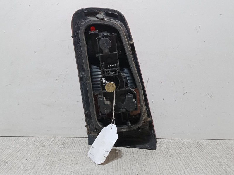 Recambio de piloto trasero porton izquierdo para renault laguna ii (bg0/1_) 1.9 dci (bg08, bg0g) referencia OEM IAM   