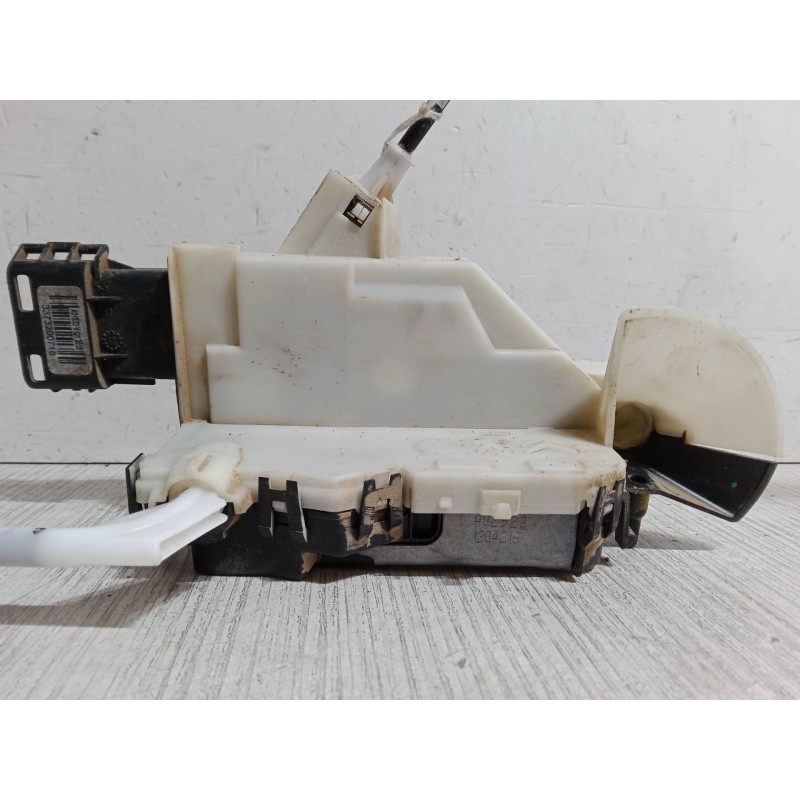 Recambio de cerradura puerta delantera izquierda para peugeot partner tepee 1.6 bluehdi 100 referencia OEM IAM 828406  