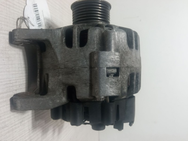 Recambio de alternador para renault clio iii (br0/1, cr0/1) 1.2 16v (br02, br0j, br11, cr02, cr0j, cr11) referencia OEM IAM TG9B