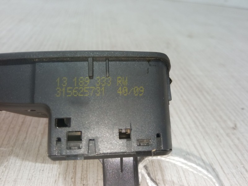 Recambio de mando elevalunas delantero derecho para opel corsa d (s07) 1.4 (l08, l68) referencia OEM IAM 13189333RW 315625731 40