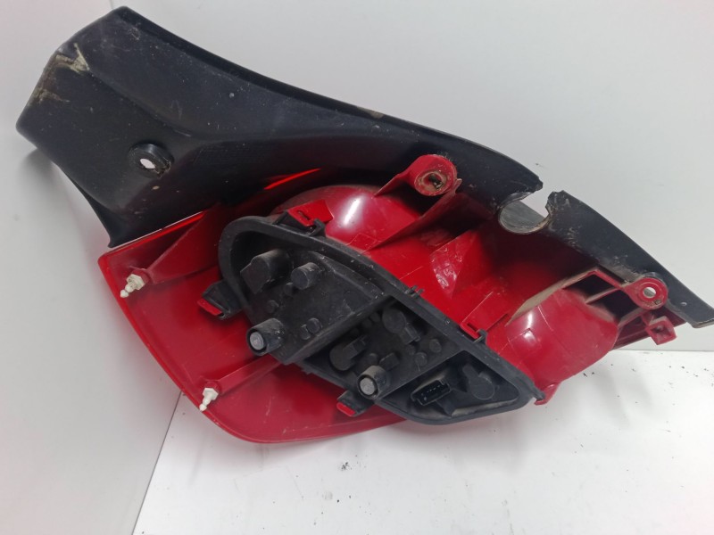 Recambio de piloto trasero derecho para renault clio iii (br0/1, cr0/1) 1.4 16v referencia OEM IAM   