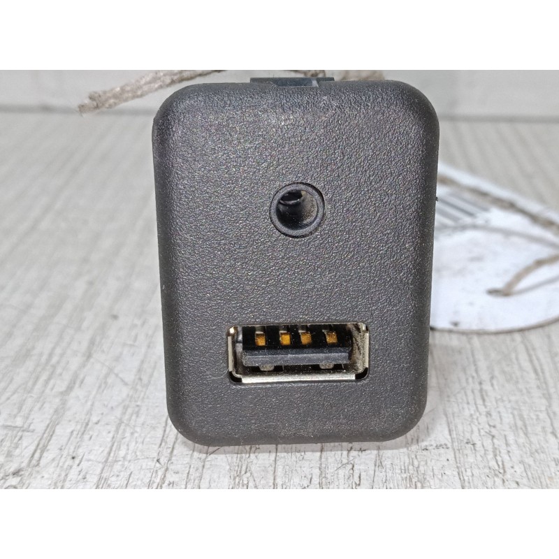 Recambio de conector usb / aux para opel corsa d (s07) 1.3 cdti (l08, l68) referencia OEM IAM   