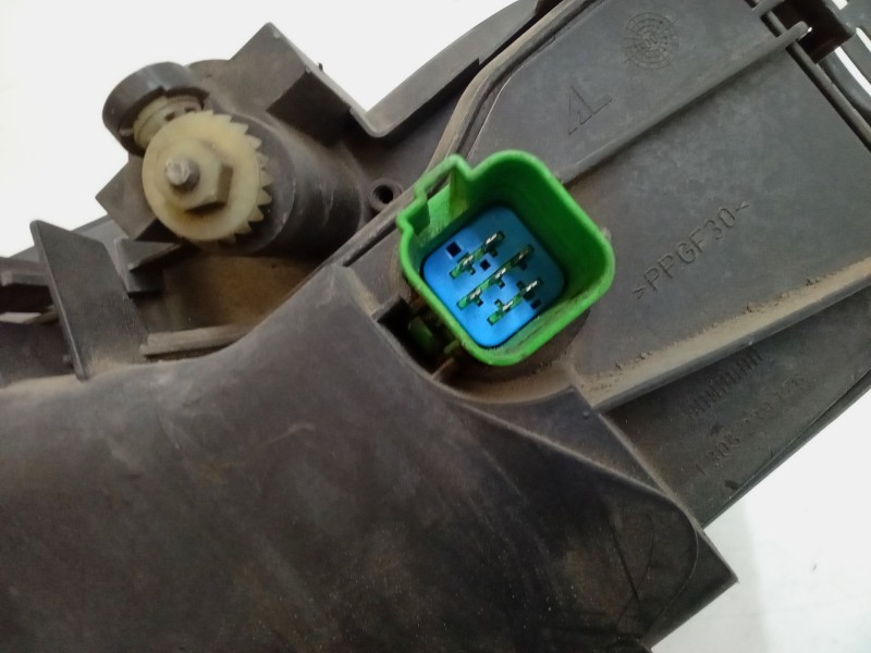 Recambio de faro izquierdo para ford mondeo iii (b5y) 2.0 16v referencia OEM IAM   