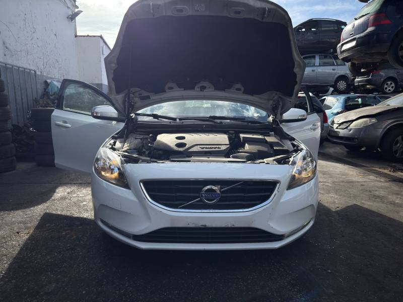 VOLVO V40 HATCHBACK (525)