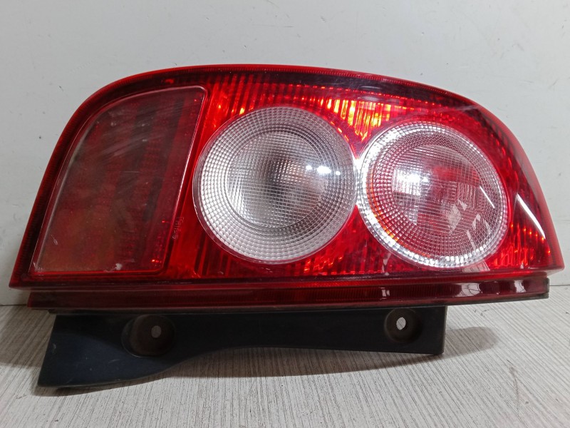 Recambio de piloto trasero izquierdo para nissan micra iii (k12) 1.2 16v referencia OEM IAM   