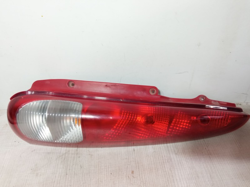 Recambio de piloto trasero derecho para chevrolet tacuma monospace (u100) 1.6 referencia OEM IAM   