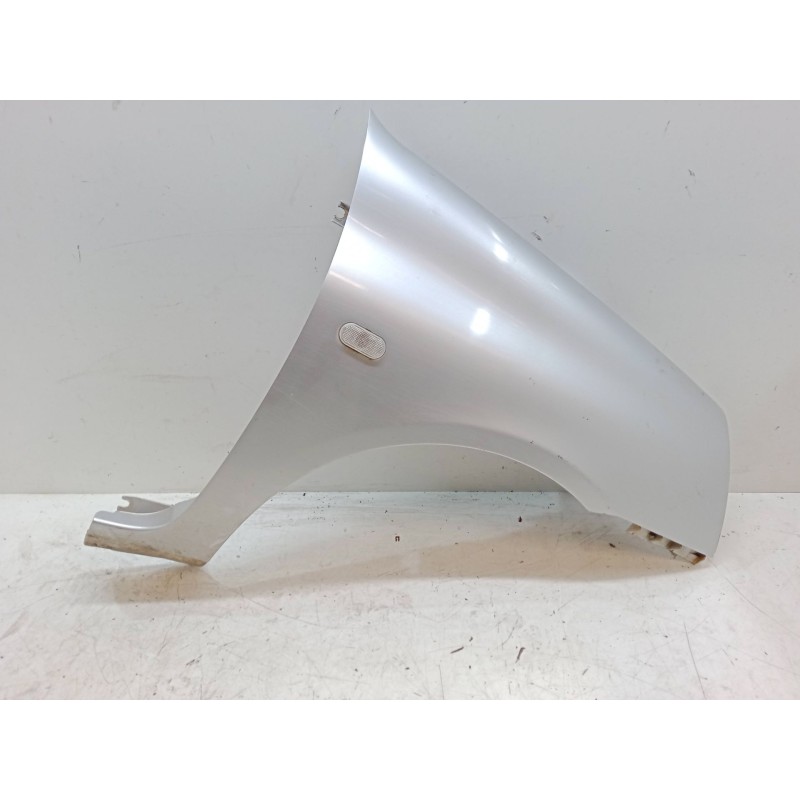 Recambio de aleta delantera derecha para renault clio ii (bb_, cb_) 1.2 (bb0a, bb0f, bb10, bb1k, bb28, bb2d, bb2h, cb0a,... refe