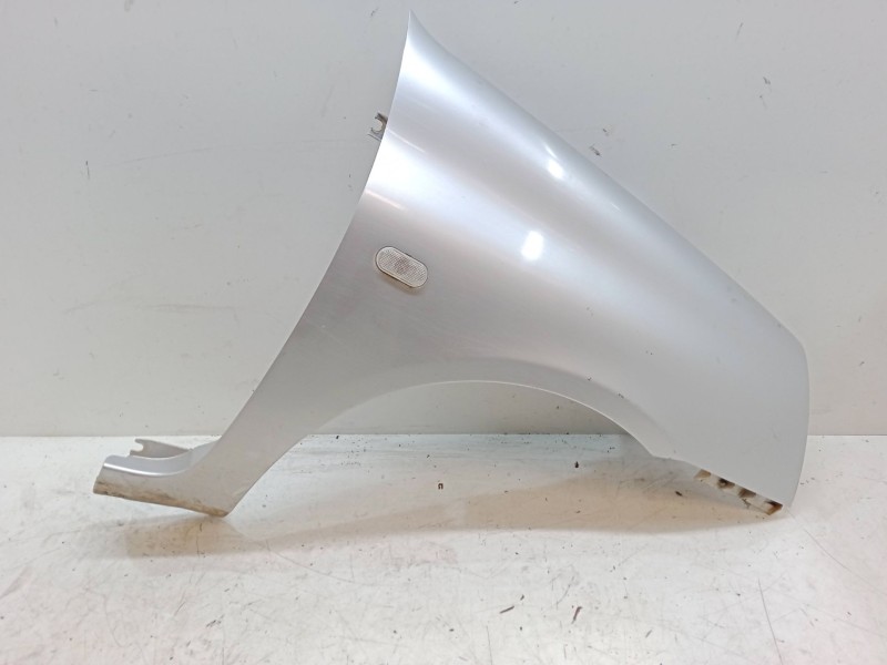 Recambio de aleta delantera derecha para renault clio ii (bb_, cb_) 1.2 (bb0a, bb0f, bb10, bb1k, bb28, bb2d, bb2h, cb0a,... refe