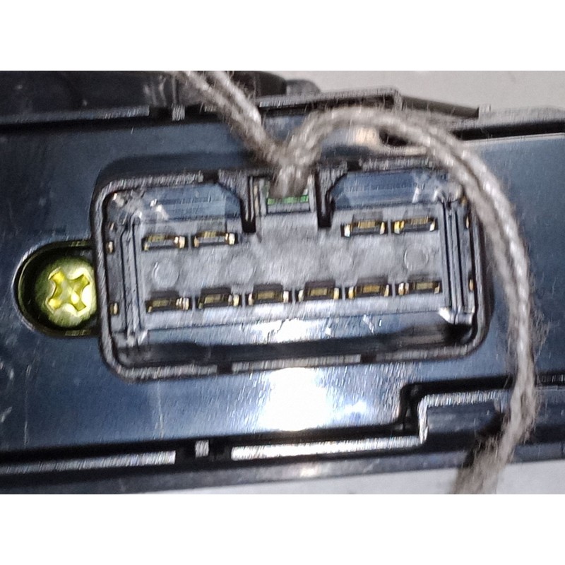 Recambio de mando elevalunas trasero derecho para hyundai ix35 (lm, el, elh) 1.7 crdi referencia OEM IAM 3835231110  