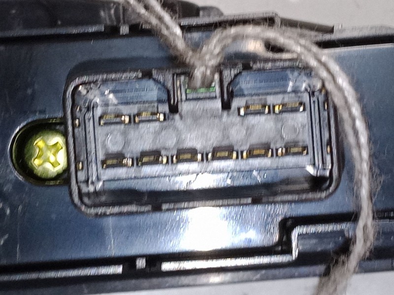 Recambio de mando elevalunas trasero derecho para hyundai ix35 (lm, el, elh) 1.7 crdi referencia OEM IAM 3835231110  