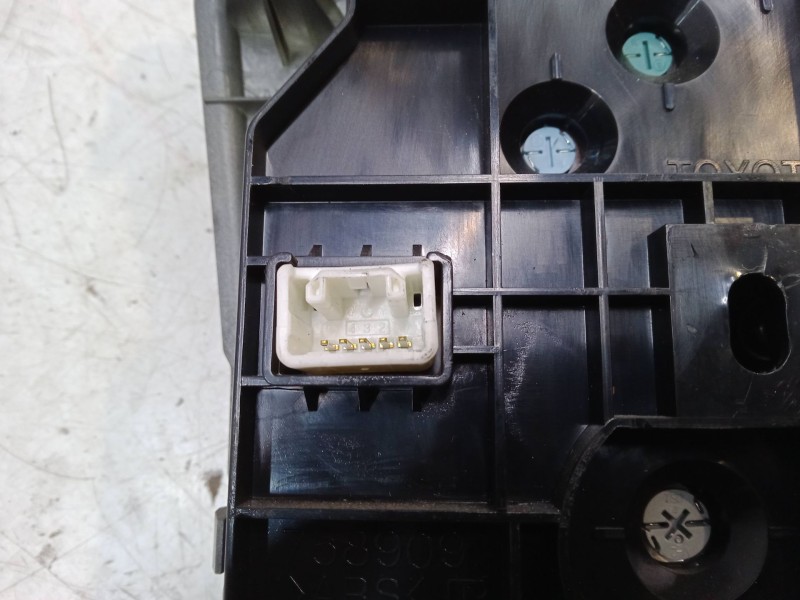 Recambio de mando climatizador para toyota yaris (_p9_) 1.33 vvt-i (nsp90_) referencia OEM IAM 758909  