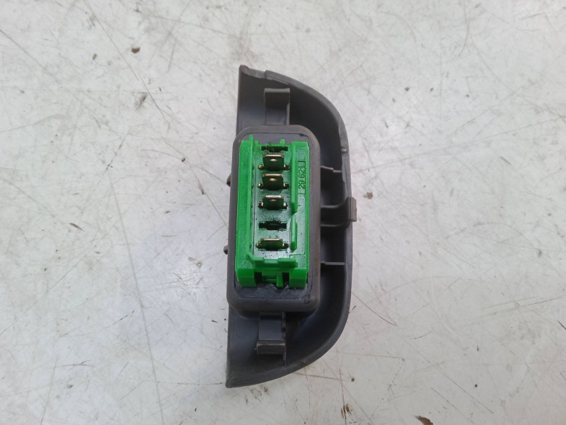 Recambio de mando elevalunas delantero derecho para peugeot 107 (pm_, pn_) 1.0 referencia OEM IAM   