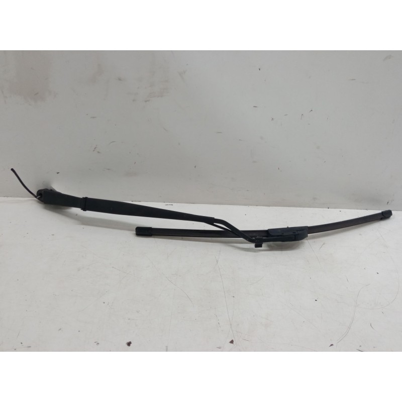 Recambio de brazo limpia delantero izquierdo para ssangyong rodius ii 2.2 xdi referencia OEM IAM   