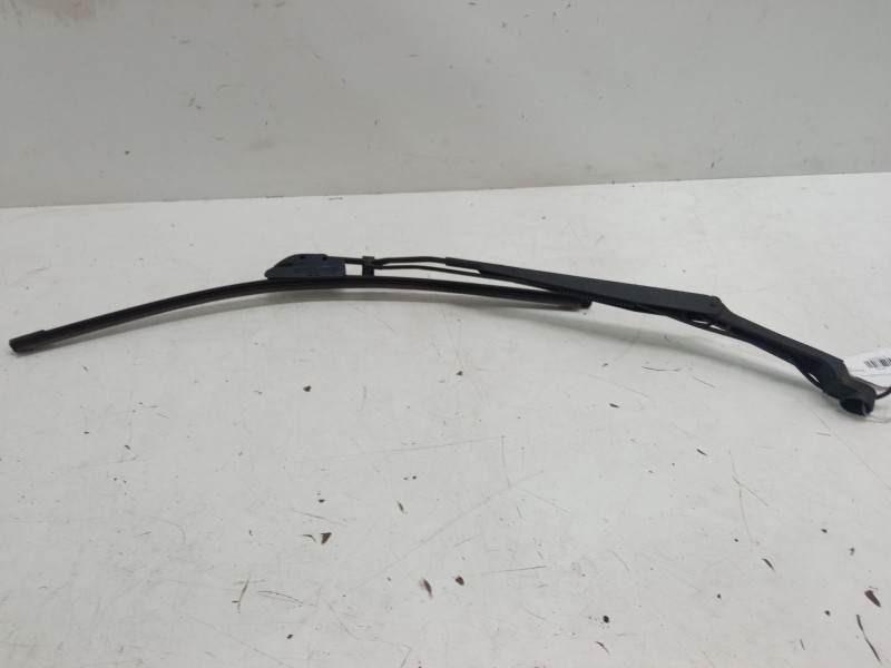 Recambio de brazo limpia delantero izquierdo para ssangyong rodius ii 2.2 xdi referencia OEM IAM   