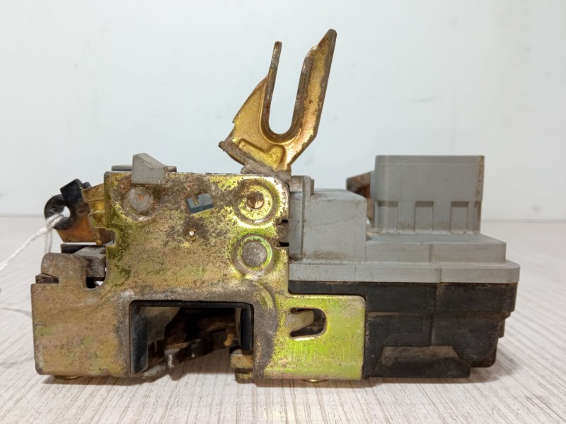 Recambio de cerradura puerta delantera derecha para citroën xsara (n1) 1.9 d referencia OEM IAM   