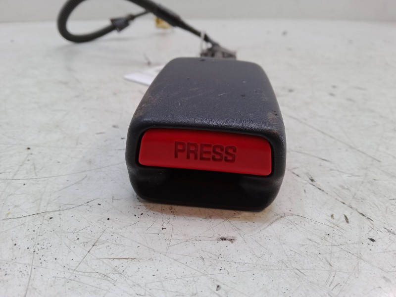 Recambio de anclaje cinturon delantero izquierdo para toyota yaris (_p9_) 1.33 vvt-i (nsp90_) referencia OEM IAM   