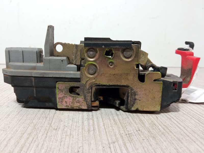 Recambio de cerradura puerta trasera izquierda para citroën xsara (n1) 1.9 d referencia OEM IAM   