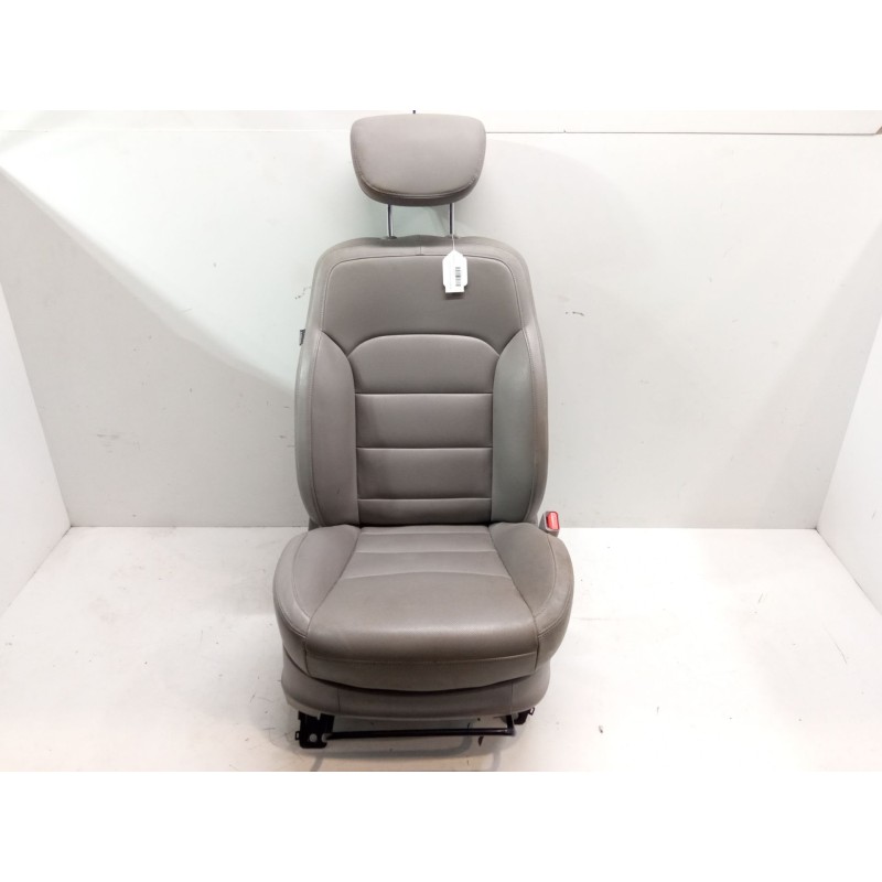 Recambio de asiento delantero derecho para ssangyong rodius ii 2.2 xdi referencia OEM IAM   