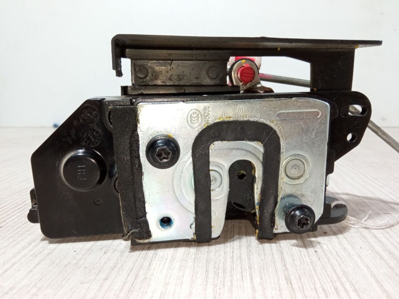 Recambio de cerradura puerta delantera derecha para ssangyong rodius ii 2.2 xdi referencia OEM IAM A045035  