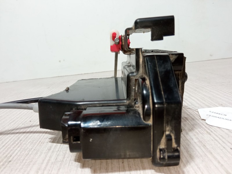 Recambio de cerradura puerta delantera derecha para ssangyong rodius ii 2.2 xdi referencia OEM IAM A045035  