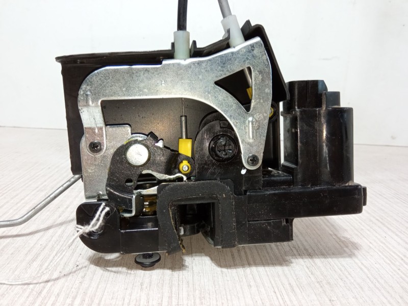 Recambio de cerradura puerta delantera derecha para ssangyong rodius ii 2.2 xdi referencia OEM IAM A045035  